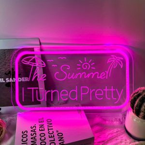 1 PC THE SUMMER I TURNED PRETTY LED NEON SIGN, 3D ENGRAVING, SUMMER BEACH VIBE WALL DECORATION NEON SIGN FOR SHOP, THEME PARTY, OFFICE, HOME, CLUB, LIVING ROOM, BEDROOM AND HOME WALL DECORATION, PREFERRED AS BIRTHDAY AND HOLIDAY GIFT FOR FRIENDS AND FAMILY, USB POWERED ILLUMINATED SIGN HANGING UNIT, 5V USB POWER SUPPLY