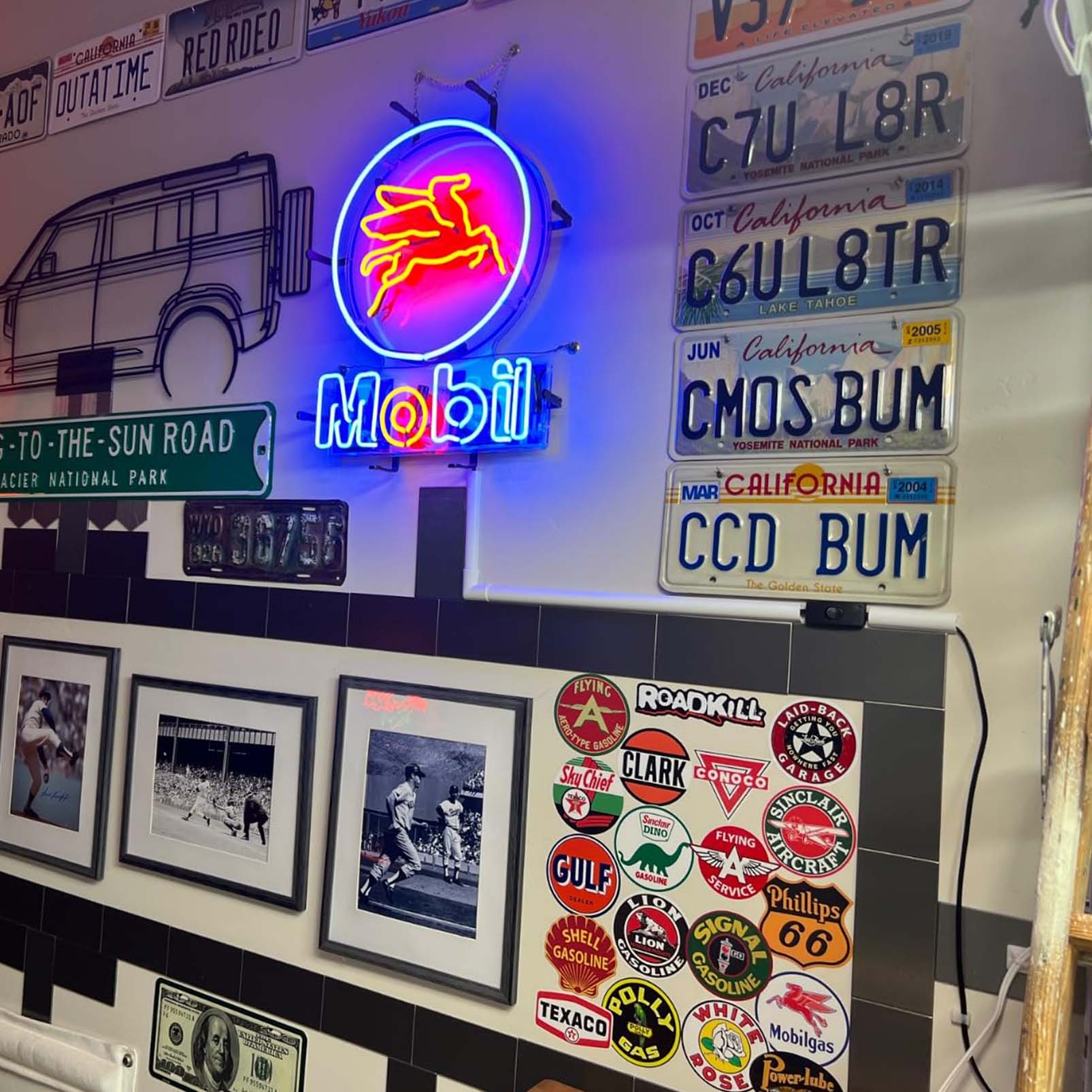 High quality Mobil petrol Pegasus sign with high definition inkjet graphic print board, large illuminated glass tube neon LED sign for office, party, coffee shop, bar, birthday, men's cave, home and event wall art decoration. - 图片 2