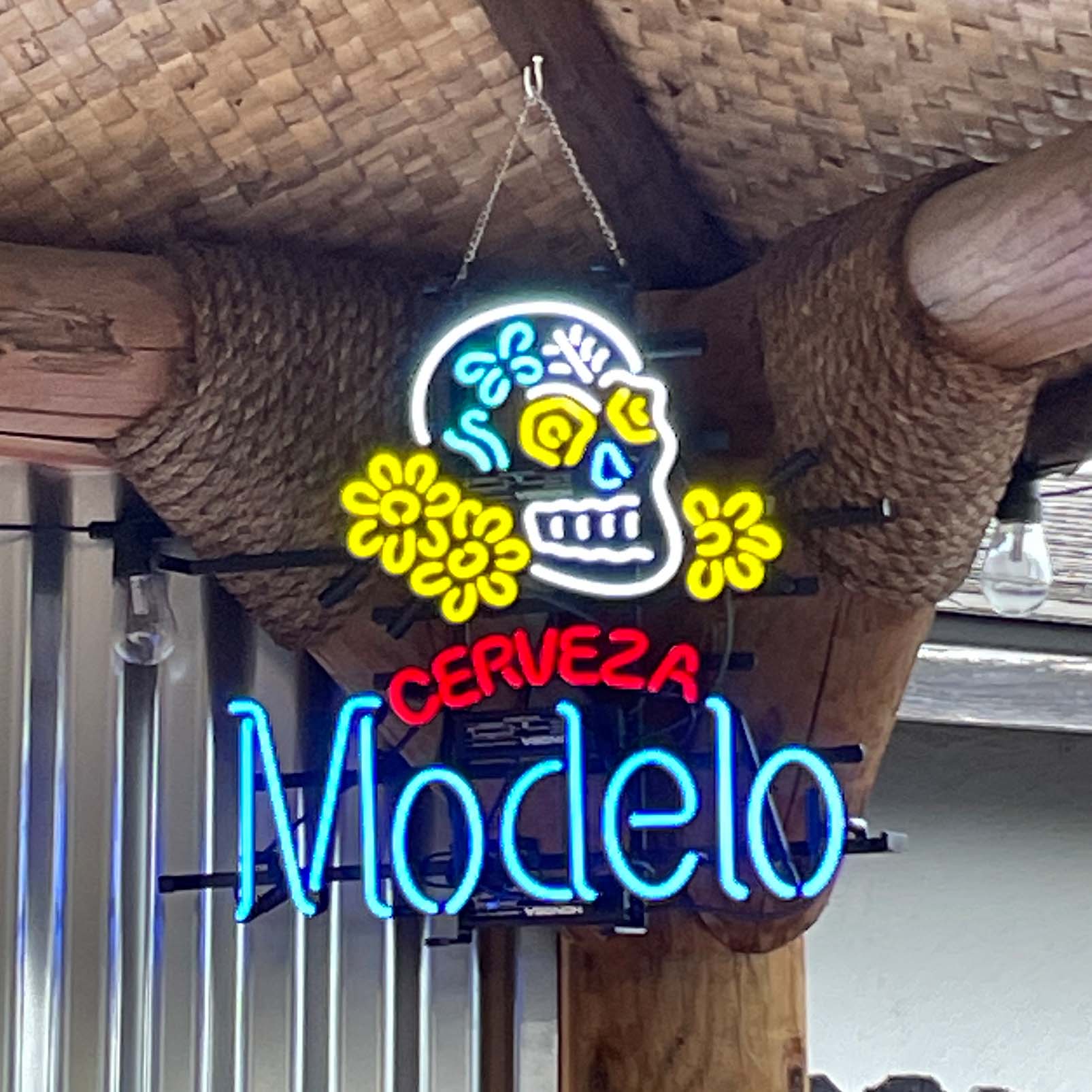 High Quality Cerveza Modelos Skull Sign, Large Glowing Glass Tube Neon LED Sign for office, party, coffee shop, bar, birthday, man cave, home and event wall art decoration. - 图片 2