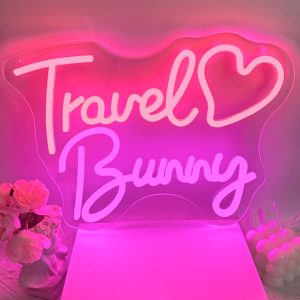 Custom neon sign with tilted heart and name, personalised LED neon for weddings, events, children's rooms, bedrooms, living rooms and home decor, unique and ideal gift for birthdays, weddings, graduations, Father's Day, Children's Day and more!