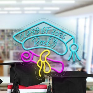 Custom graduation cap and name neon sign with 3D engraving and personalised LED neon light, suitable for graduation, parties, events, bedrooms, living rooms and home decoration, unique and ideal gift for birthdays, parties, graduations, housewarming and more!