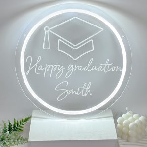 Custom Round Bachelor's Cap and Name Neon with 3D Engraving and Personalised LED Neon Lights for graduation, events, children's rooms, bedrooms, living rooms and home decor, unique and ideal gifts for parties, graduations, housewarmings and more!