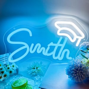 Custom Name Neon Sign with Graduation Cap Pattern , Personalised LED Neon for graduation, parties, events, children's rooms, bedrooms, living rooms and home decoration, unique and ideal gift for parties, graduation, children's day, housewarming and more!